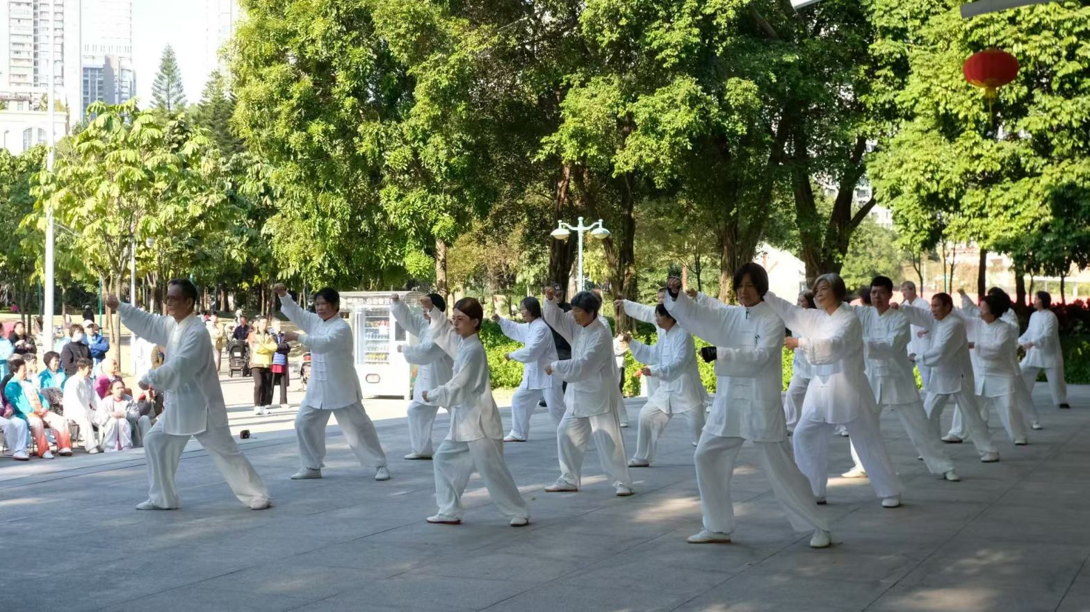 海外生活への強い思いと”中国”への戸惑い